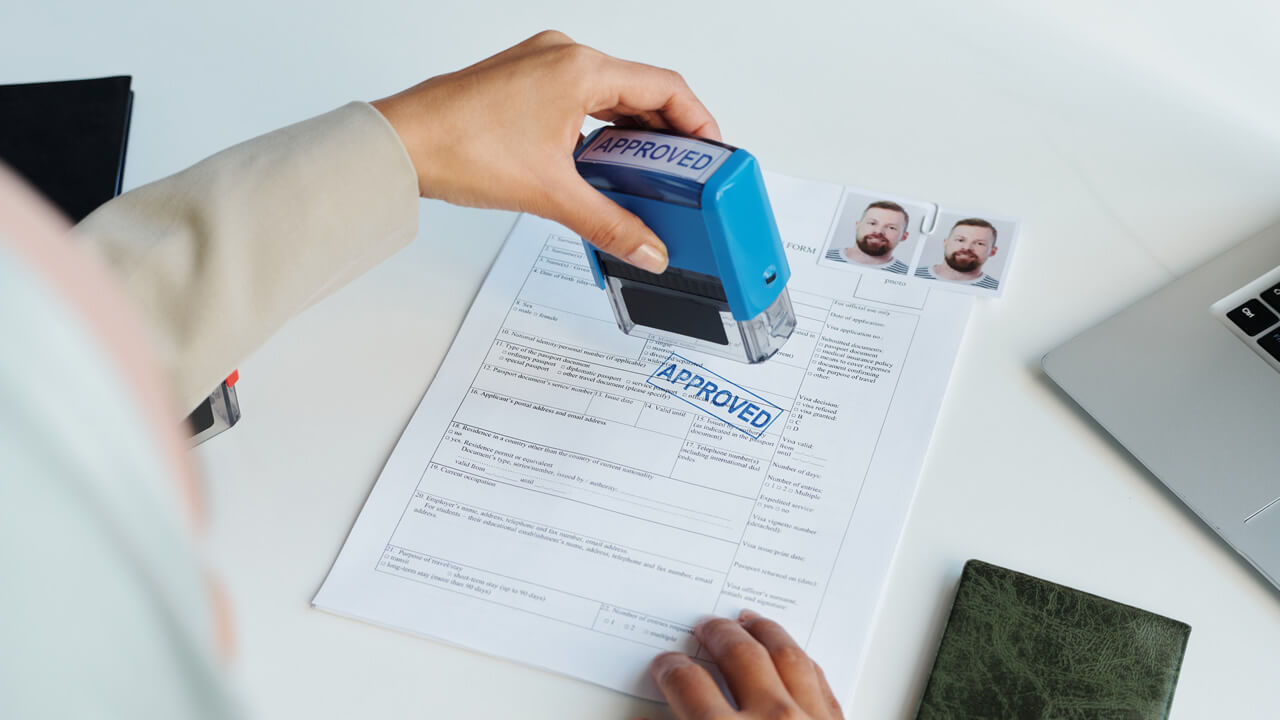 Renovación de residencia permanente: guía legal 2025