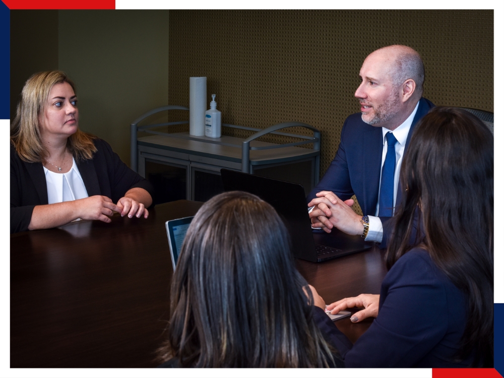 Abogados hispanos con raíces compartidas - Lorenzo Law Group